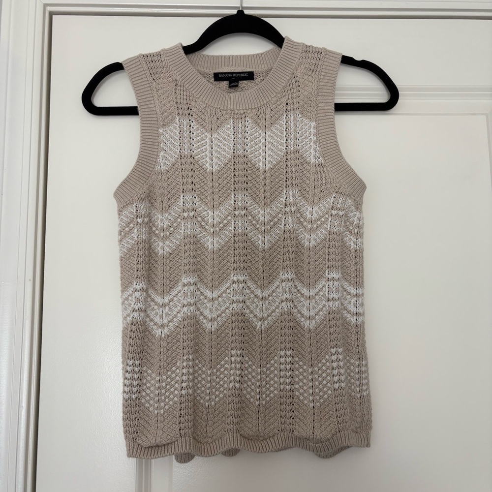 Banana Republic Women’s Beige & White Sleeveless Knit Sweater Tank Top
